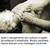 idoso_massagem_escapula